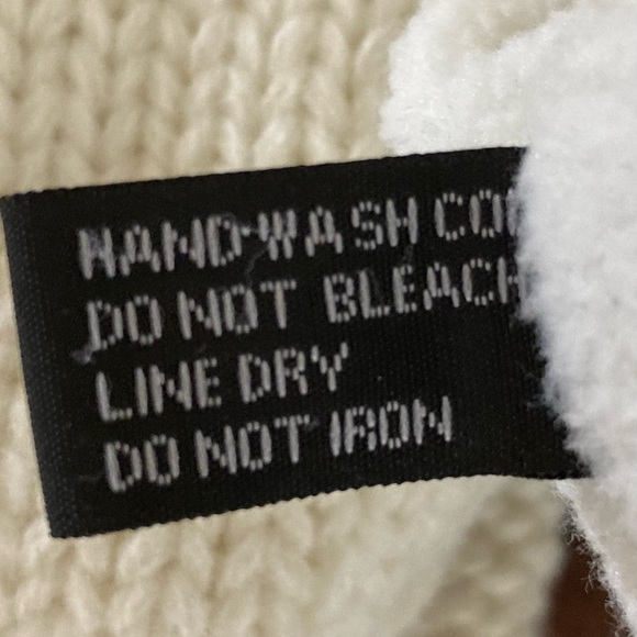 Mittens - Picture 6 of 6